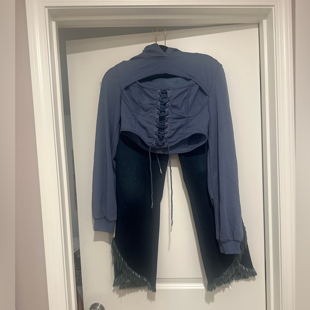 Trendy Versona Jeans & Stylish Hooded Crop Top Set"